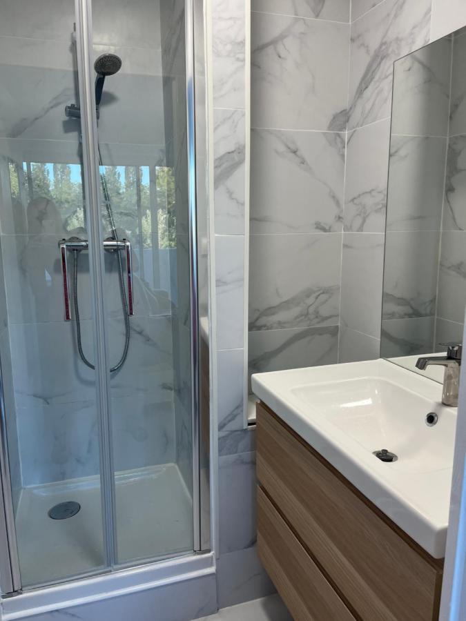 Superbe Appartement Avec Balcon Et Parking Aix-en-Provence Luaran gambar